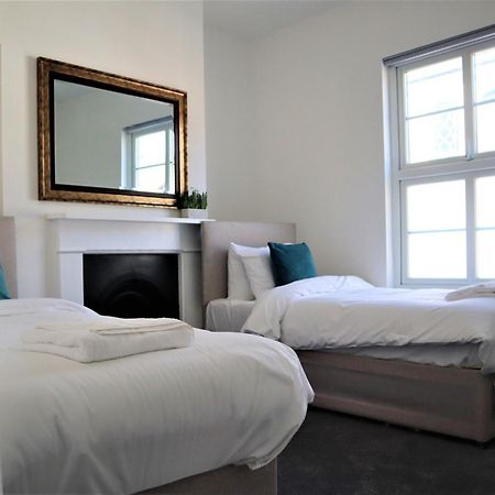 Victoria 4 Bedroom Serviced House Short Lets - Near Northampton Gen Hosp & Town Centre Luaran gambar