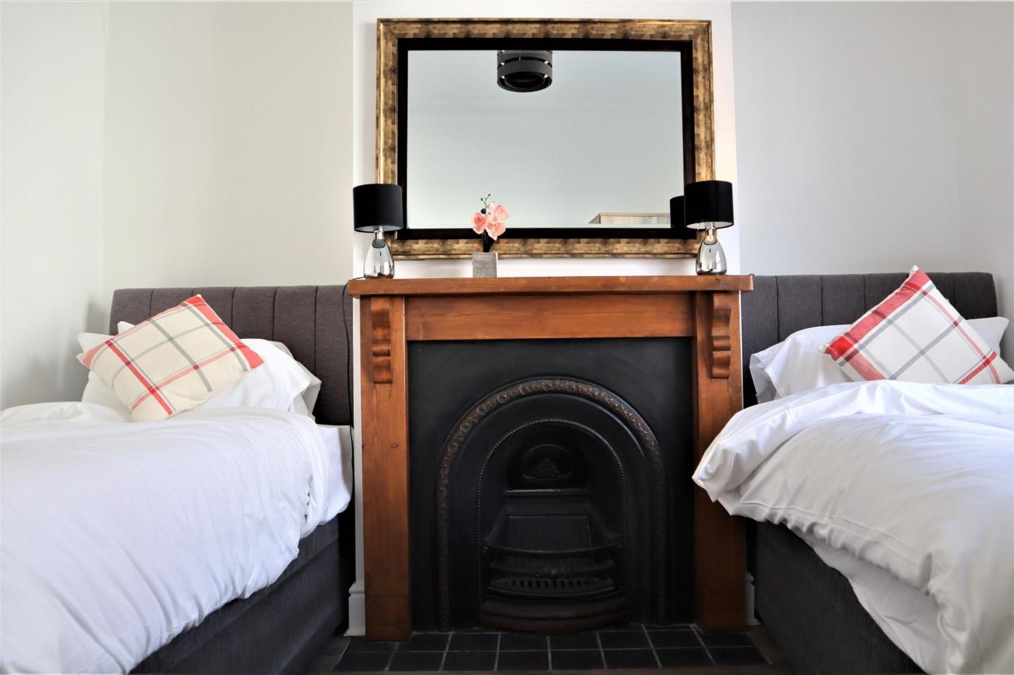 Victoria 4 Bedroom Serviced House Short Lets - Near Northampton Gen Hosp & Town Centre Luaran gambar