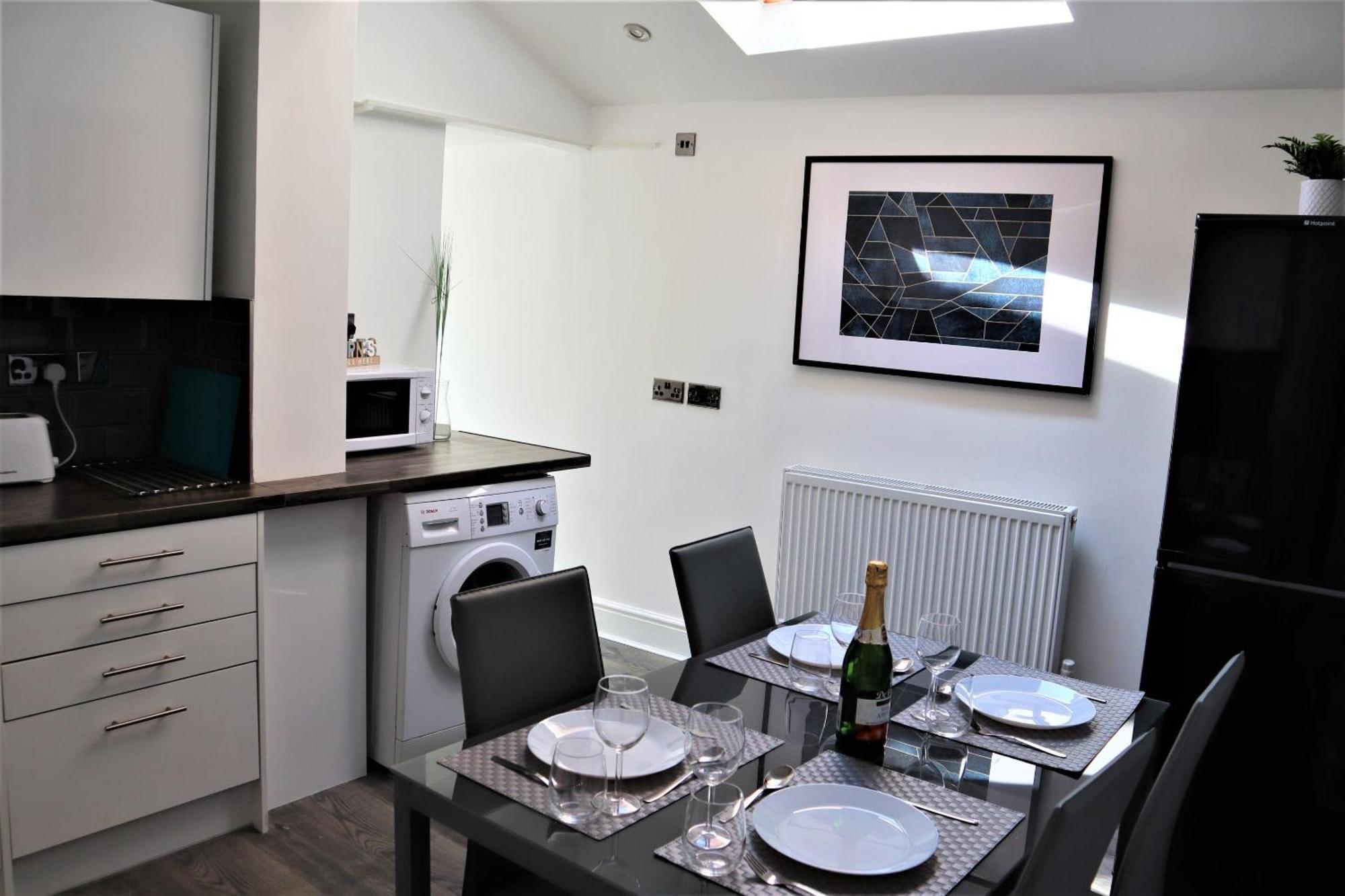 Victoria 4 Bedroom Serviced House Short Lets - Near Northampton Gen Hosp & Town Centre Luaran gambar
