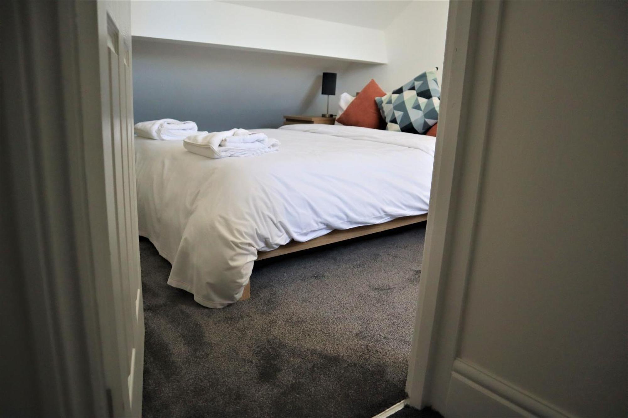Victoria 4 Bedroom Serviced House Short Lets - Near Northampton Gen Hosp & Town Centre Luaran gambar