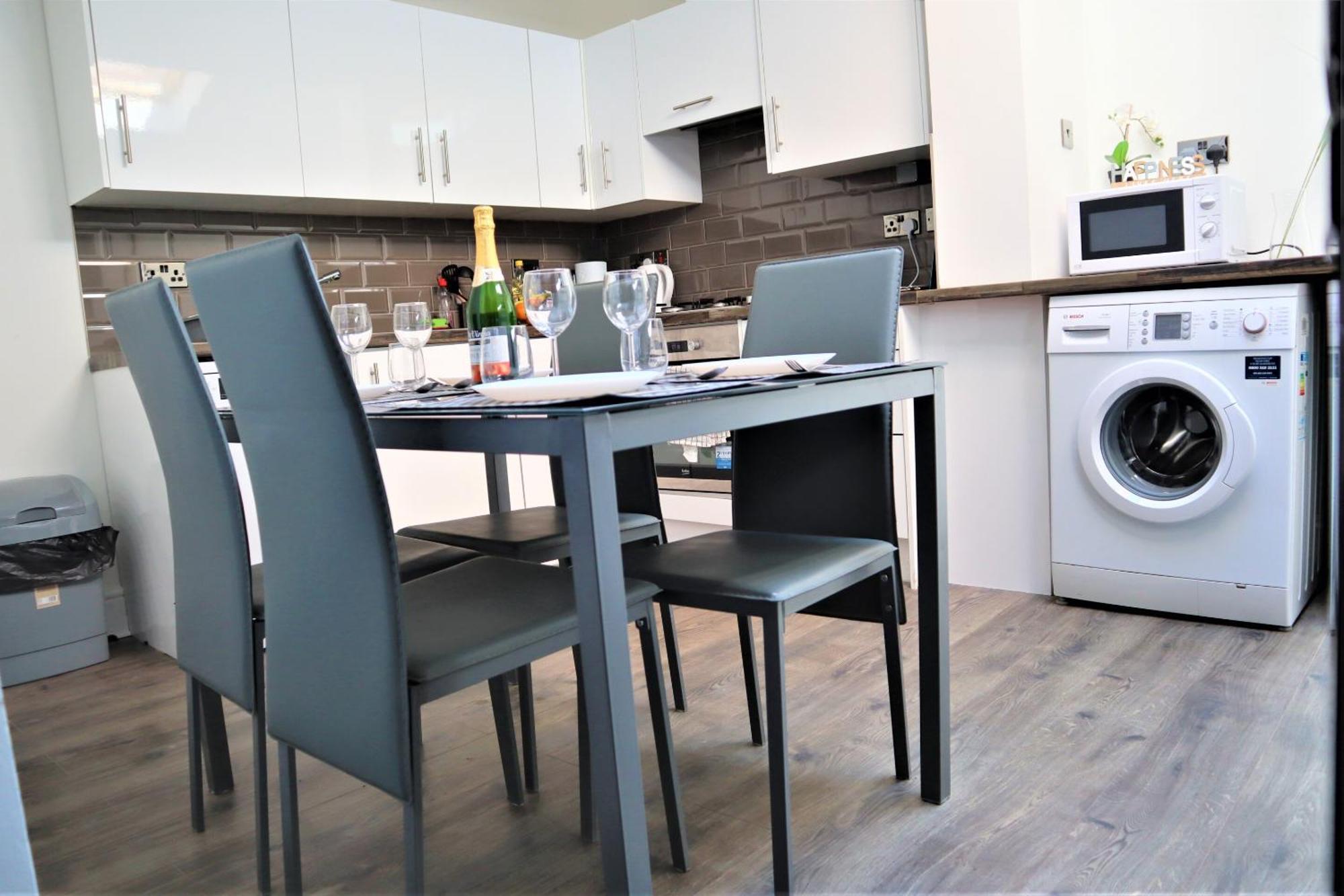 Victoria 4 Bedroom Serviced House Short Lets - Near Northampton Gen Hosp & Town Centre Luaran gambar